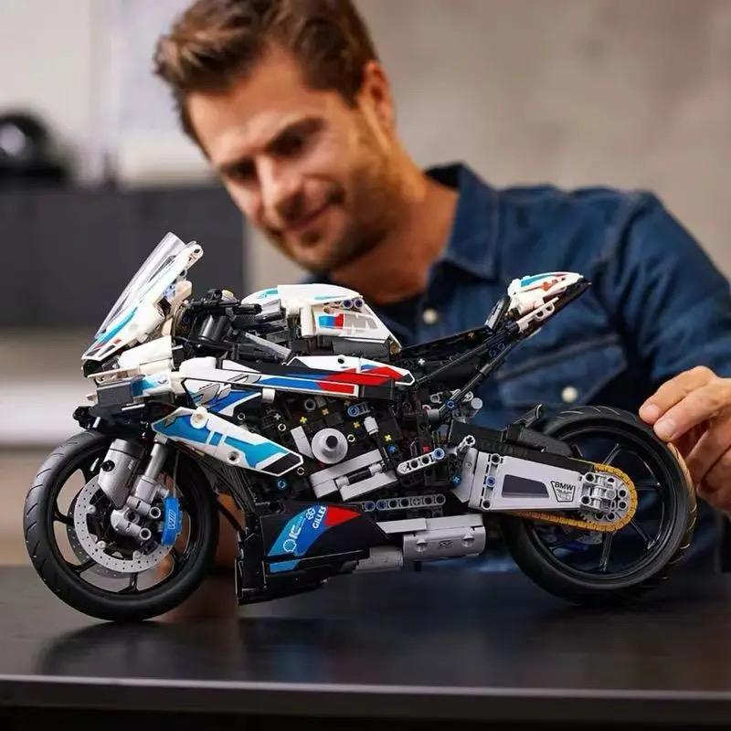 BMW M 1000 RR