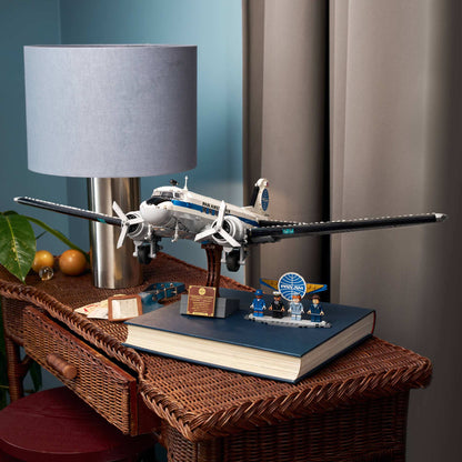 Douglas™ DC-3™ PAN AM® Airliner